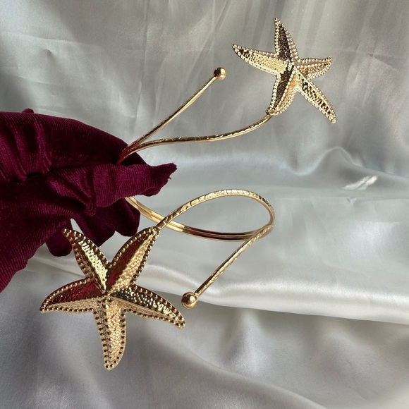 Zara Gold Starfish Bracelet Elegant Jewelry - Picture 9 of 12